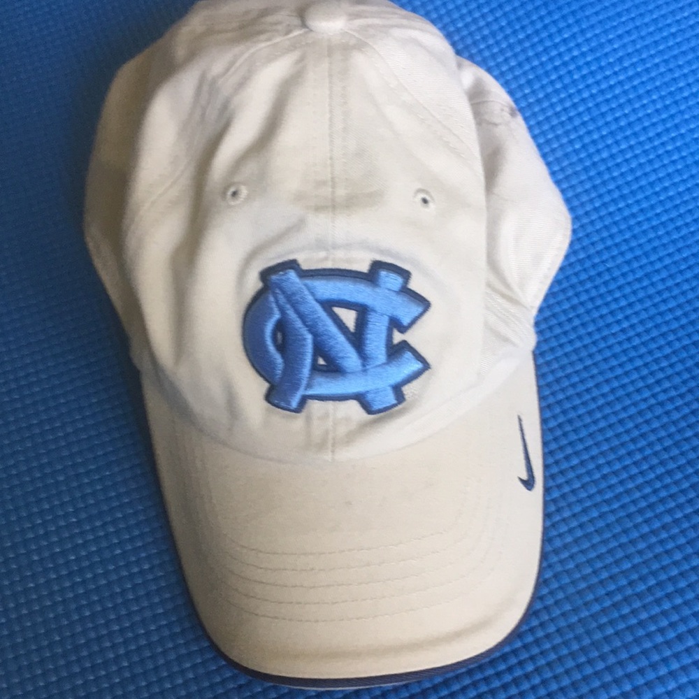 Women’s UNC baseball hat